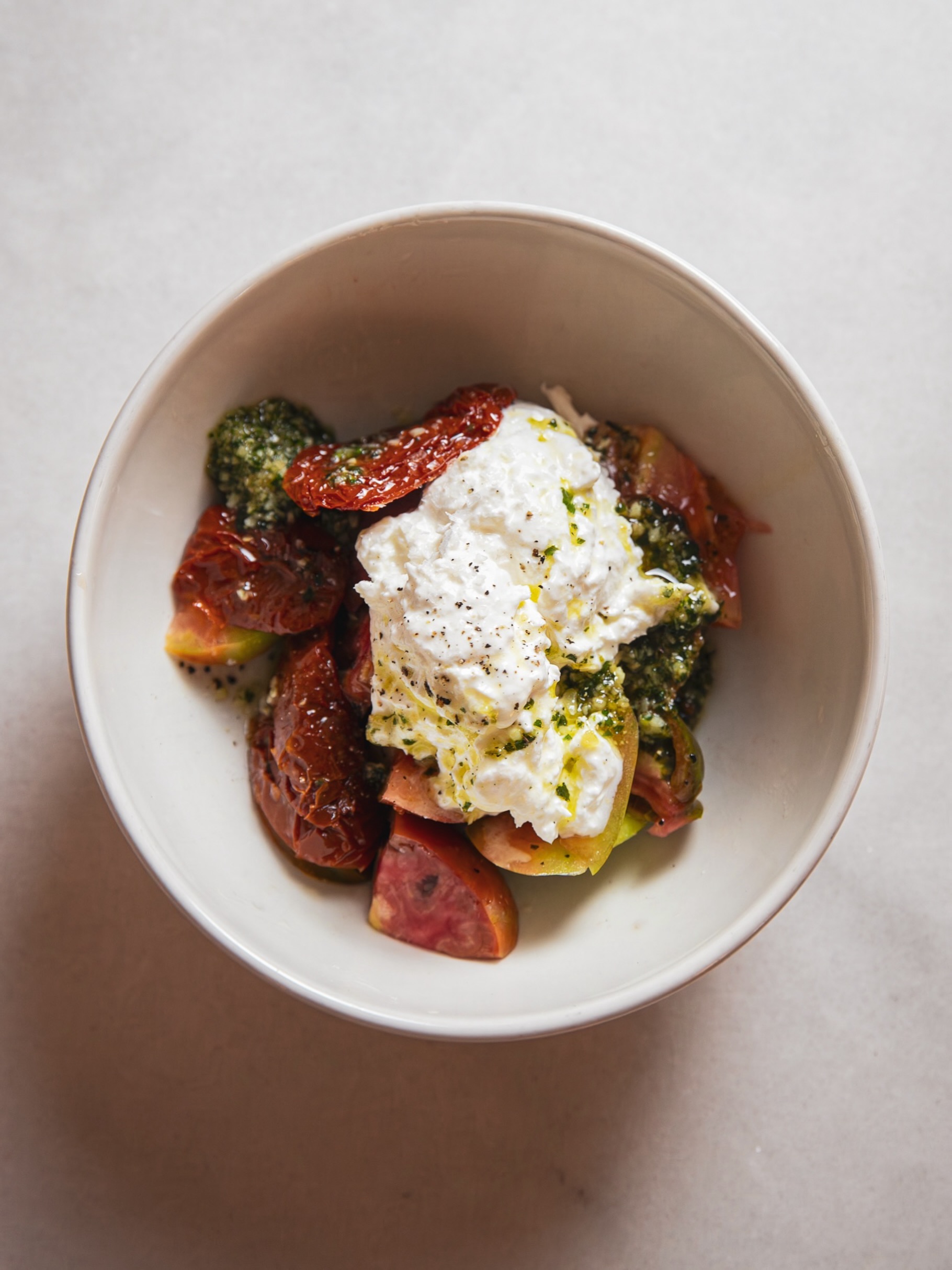🍅 Market tomatoes, a drizzle of olive oil — simple, fresh and perfect. 

Come and try our lunch menu for just  16,90€ at  @barcosta.barcelona 

📍 Joaquín Costa, 53. 08001 Barcelona 

#envilleapartments #servicedapartments
#servicedapartmentsbarcelona #airbnbsuperhost #Barcelona