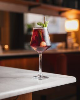 🍷 The neighbourhood, poured into a glass. See you at our restaurant @barcosta.barcelona 

📍Joaquín Costa, 53. 
  08001 Barcelona 

#envilleapartments #servicedapartments
#servicedapartmentsbarcelona #airbnbsuperhost #Barcelona