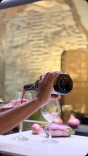 La parte del viaje de la que nadie habla 🍷

Una copa de vino, la cena al fuego y el barrio pasando bajo el balcón.

Barcelona, como si vivieras aquí.

📍 En Ville Apartments · Barcelona

#EnVille #Barcelona #BarcelonaLocal #SlowTravel #LiveLikeALocal