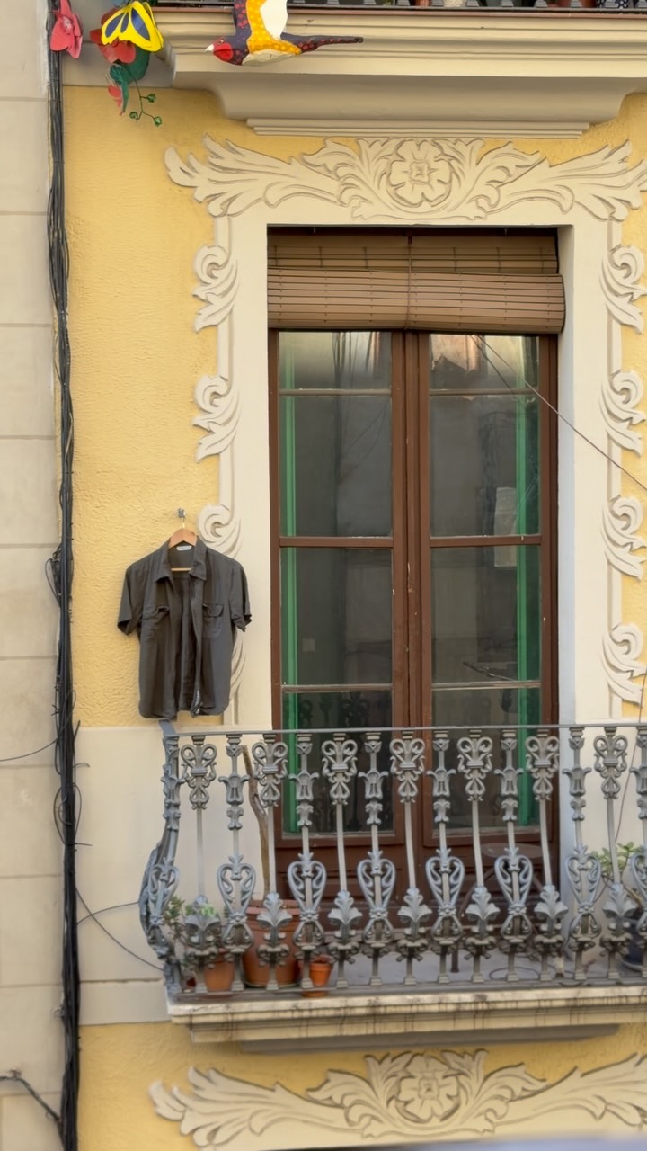 Light through the window, the neighbourhood in the background, and nothing to do.
This is travelling too.

📍 En Ville Apartments · Barcelona

#EnVille #Barcelona #BarcelonaLocal #SlowTravel #LiveLikeALocal